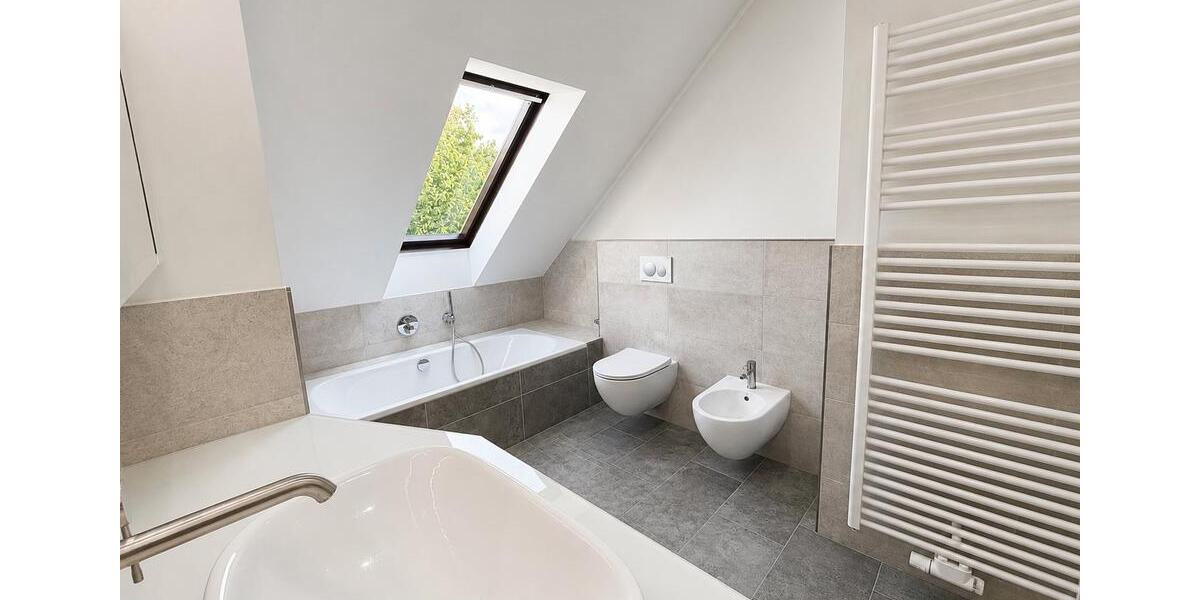Dachgeschoßwohnung Erkrath - 4 Zimmer, 98 m&sup2;, 425.000&euro; | Angebot:26750061