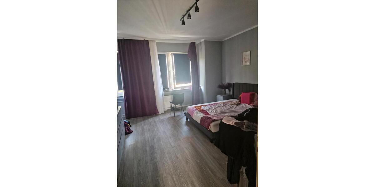 Etagenwohnung Düsseldorf Oberbilk - 1 Zimmer, 70 m&sup2;, 600&euro; | Angebot:27579950