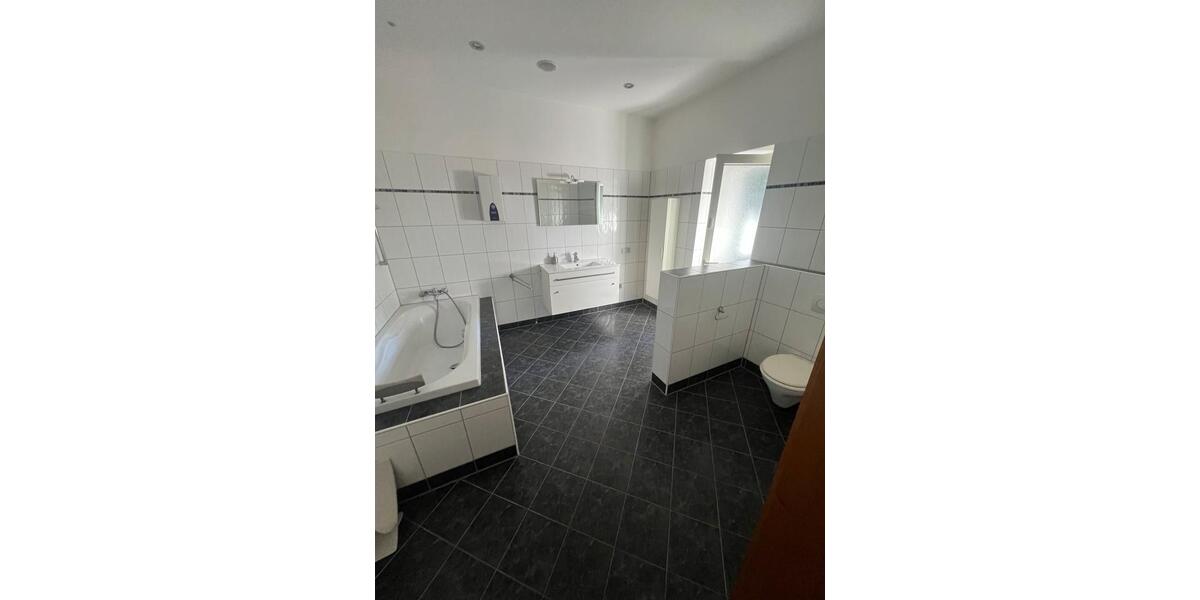 Einfamilienhaus Duisburg Mittelmeiderich - 3.5 Zimmer, 192 m&sup2;, 340.000&euro; | Angebot:26385495
