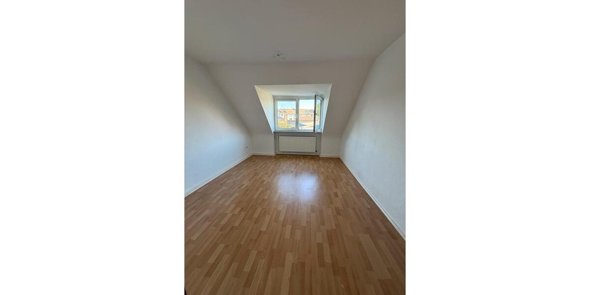 Dachgeschoßwohnung Essen Stadtbezirk II - 2 Zimmer, 42 m&sup2;, 335&euro; | Angebot:25806822