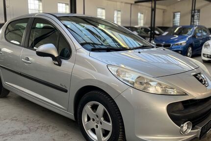 Peugeot 207 153.000 km 2.870 &euro; Velbert 42551