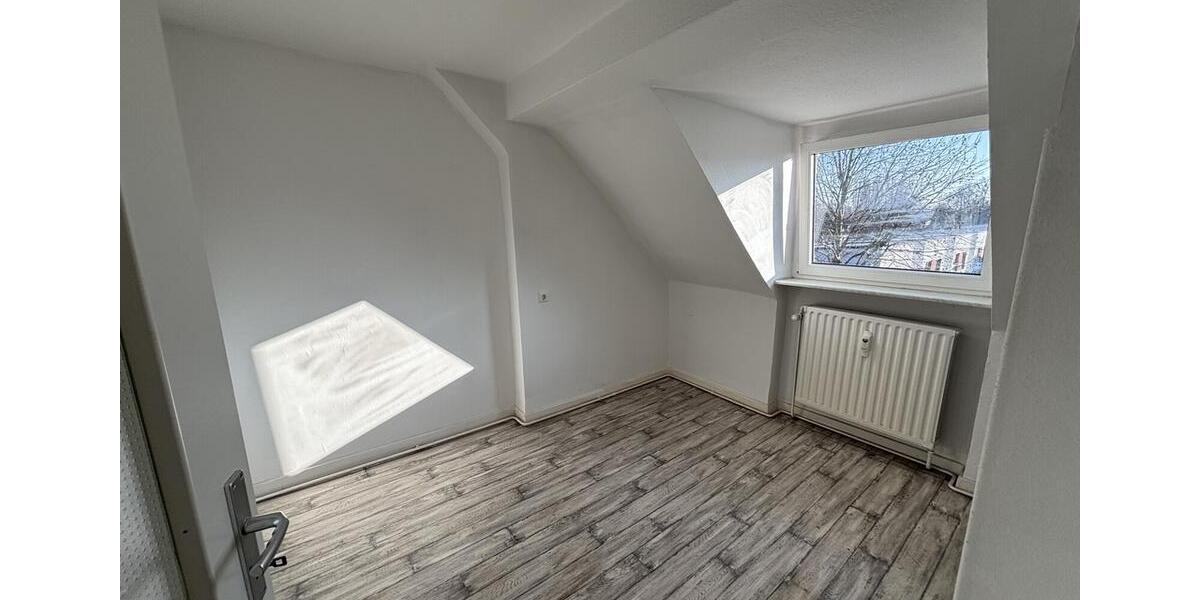 Dachgeschoßwohnung Essen Stadtbezirk V - 2.5 Zimmer, 30 m&sup2;, 276&euro; | Angebot:25962705