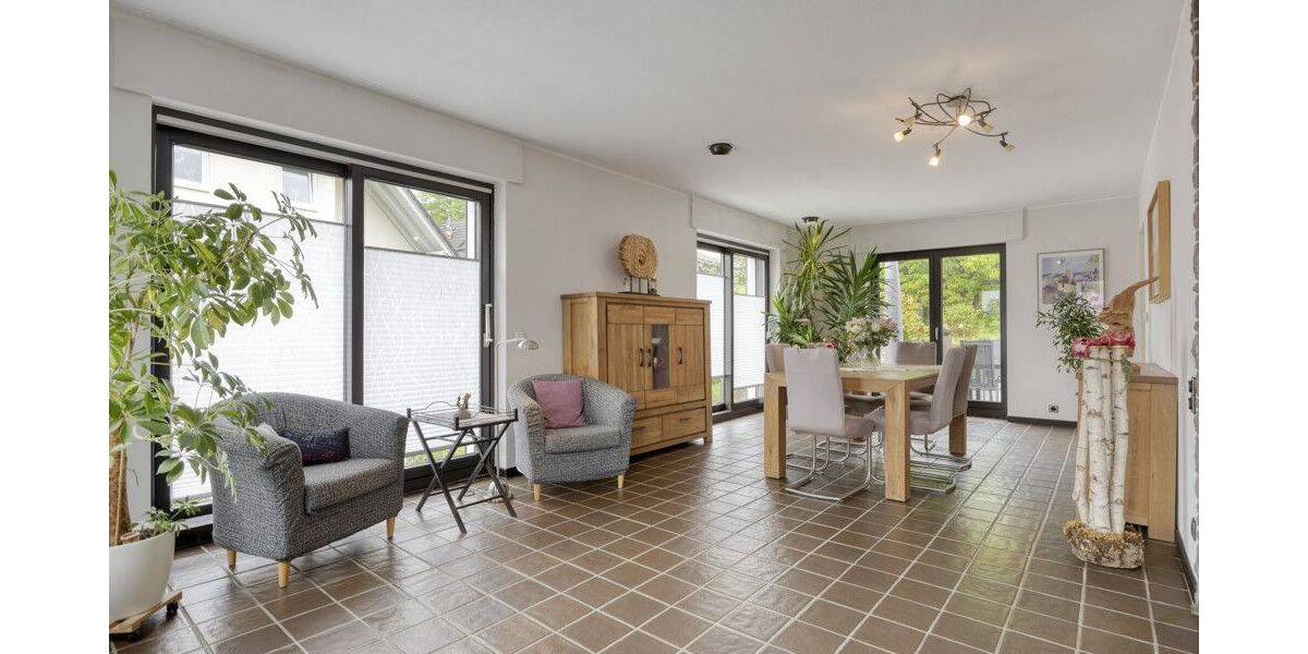 Großzügiges Einfamilienhaus mit einer Einheit für ein stilles Gewerbe - Einfamilienhaus Radevormwald Innenstadt | Angebot:26894787