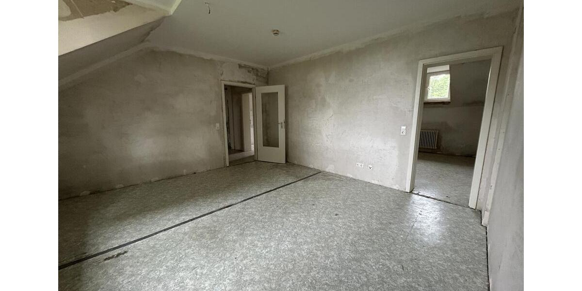 Dachgeschoßwohnung Duisburg Hamborn - 3.5 Zimmer, 69 m&sup2;, 365&euro; | Angebot:26433788