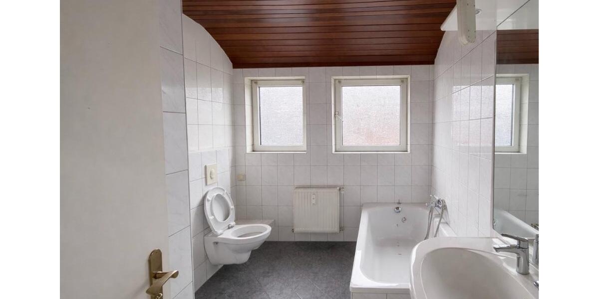 Dachgeschoßwohnung Remscheid - 3 Zimmer, 70 m&sup2;, 950&euro; | Angebot:25976746