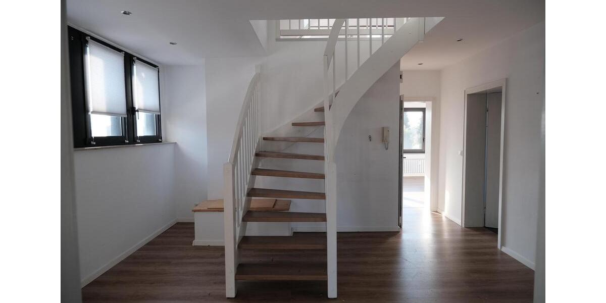 Dachgeschoßwohnung Duisburg Hochheide - 4 Zimmer, 120 m&sup2;, 1.150&euro; | Angebot:25640742