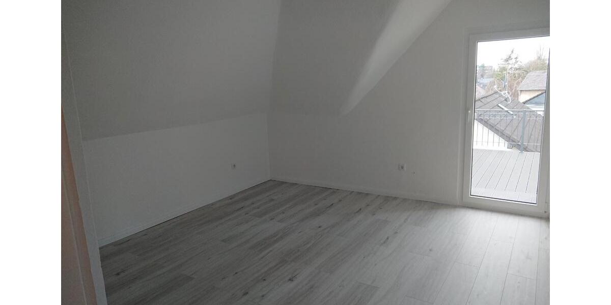 Dachgeschoßwohnung Solingen Wald - 2 Zimmer, 78 m&sup2;, 650&euro; | Angebot:27553825