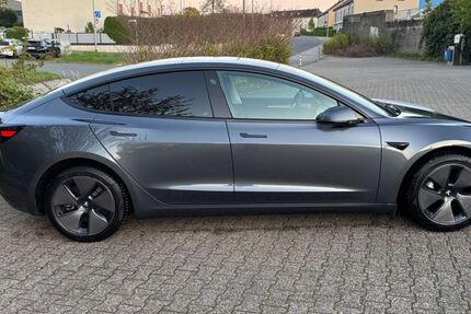 Tesla Model 3 59.100 km 26.990 &euro; Velbert 42549