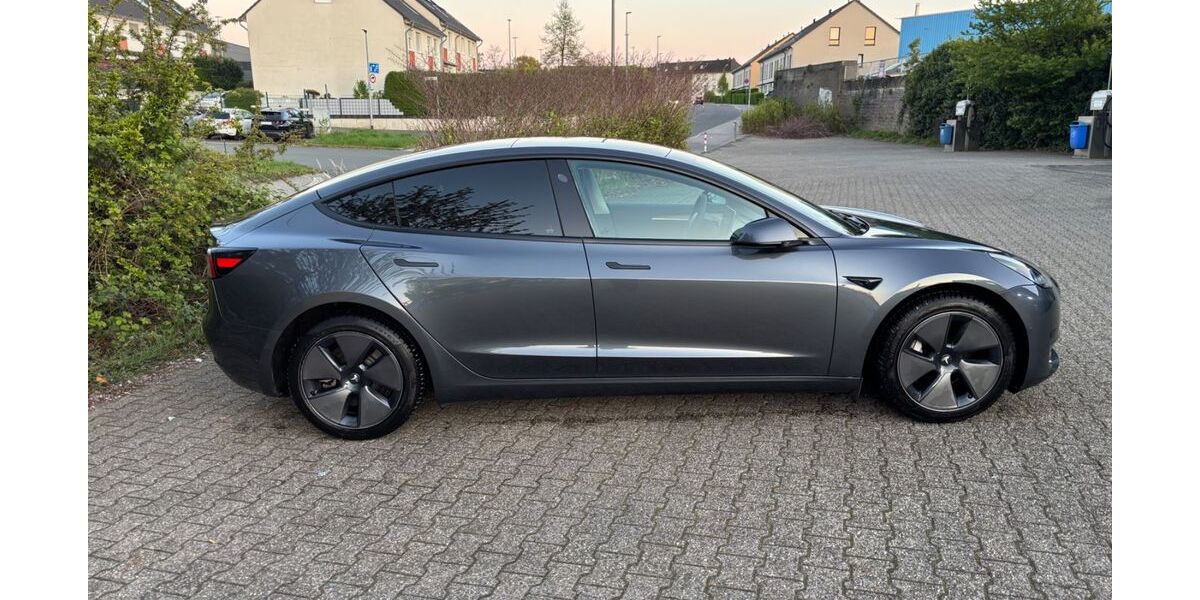 Tesla Model 3 59.100 km 26.990 &euro; Velbert 42549