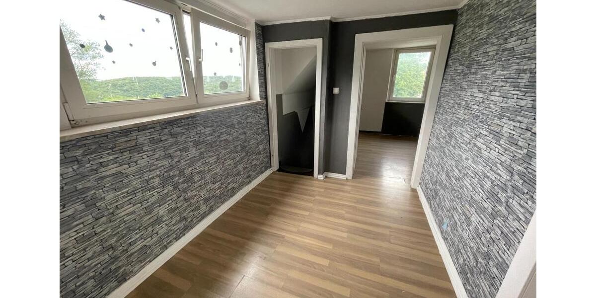 Etagenwohnung Remscheid - 7 Zimmer, 150 m&sup2;, 1.400&euro; | Angebot:25590552