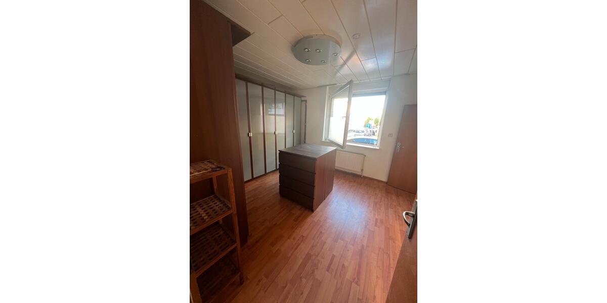 Einfamilienhaus Duisburg Mittelmeiderich - 3.5 Zimmer, 192 m&sup2;, 340.000&euro; | Angebot:26385495
