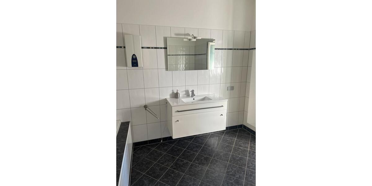 Einfamilienhaus Duisburg Mittelmeiderich - 3.5 Zimmer, 192 m&sup2;, 340.000&euro; | Angebot:26385495