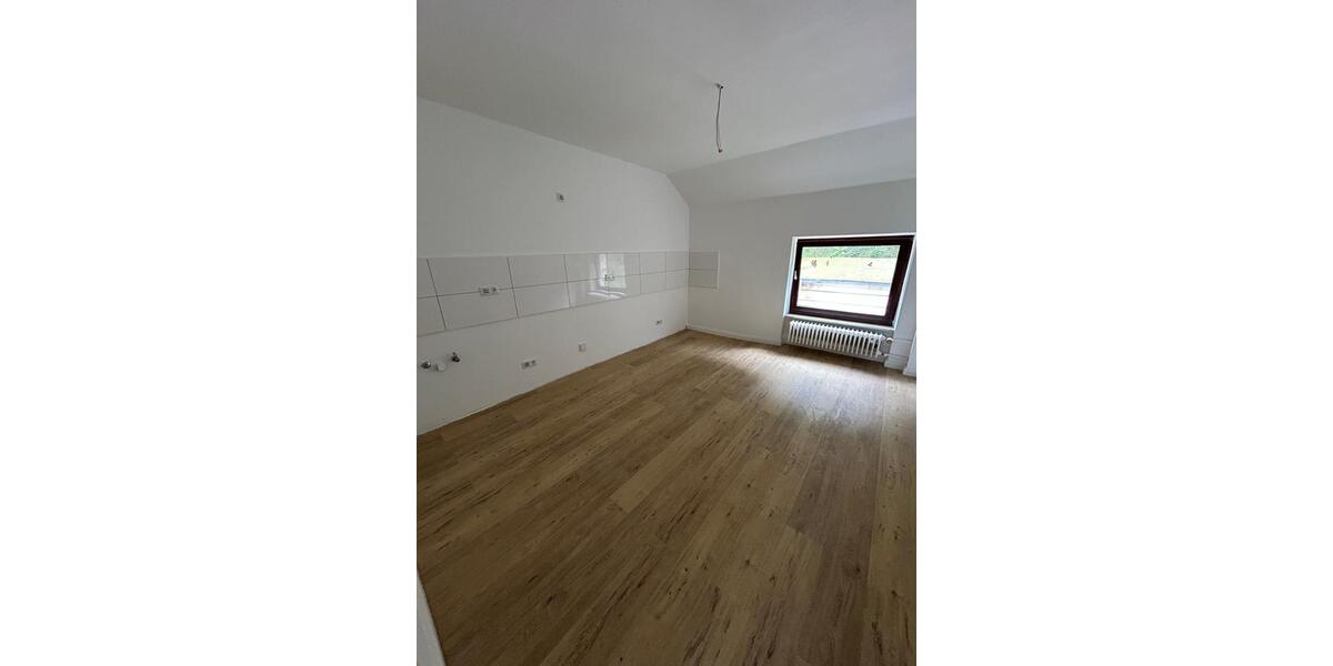 Etagenwohnung Wuppertal Arrenberg - 3 Zimmer, 95 m&sup2;, 1.000&euro; | Angebot:25216814