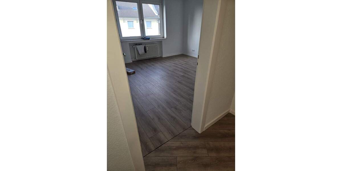 Etagenwohnung Düsseldorf Rath - 3 Zimmer, 92 m&sup2;, 1.250&euro; | Angebot:25774715