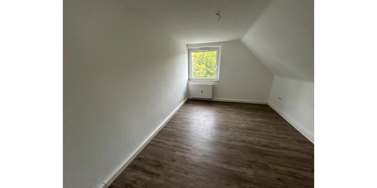 Dachgeschoßwohnung Essen Stadtbezirk VI - 3 Zimmer, 72 m&sup2;, 548&euro; | Angebot:26275256