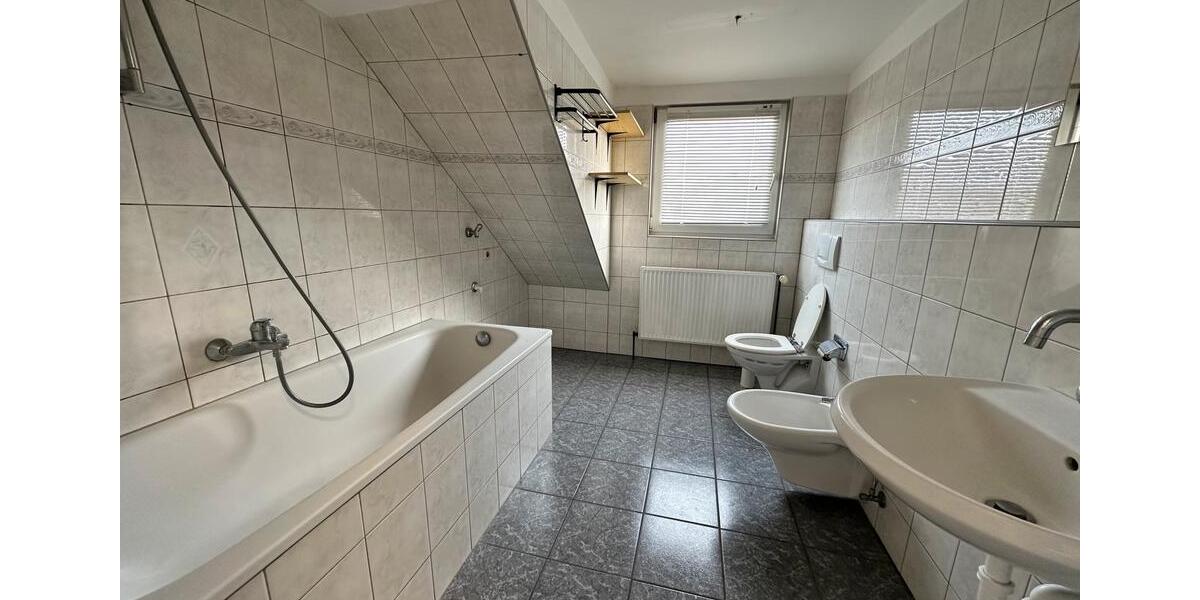 Dachgeschoßwohnung Wuppertal Elberfeld - 4 Zimmer, 73 m&sup2;, 650&euro; | Angebot:25420381