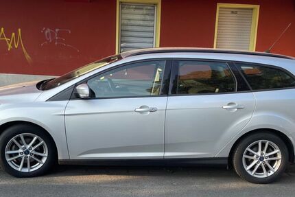 Ford Focus 109.000 km 7.490 &euro; Duisburg 47055