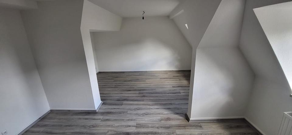 Dachgeschoßwohnung Duisburg Essenberg - 3 Zimmer, 73 m&sup2;, 529&euro; | Angebot:24979248