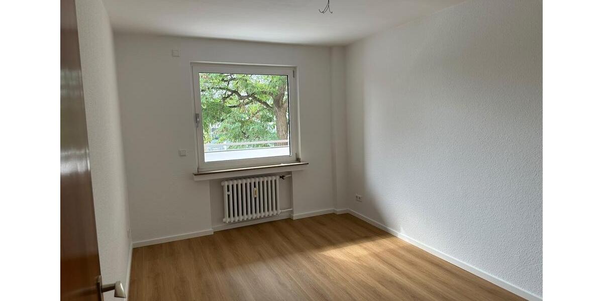 Etagenwohnung Düsseldorf Heerdt - 3 Zimmer, 70 m&sup2;, 1.200&euro; | Angebot:27577143