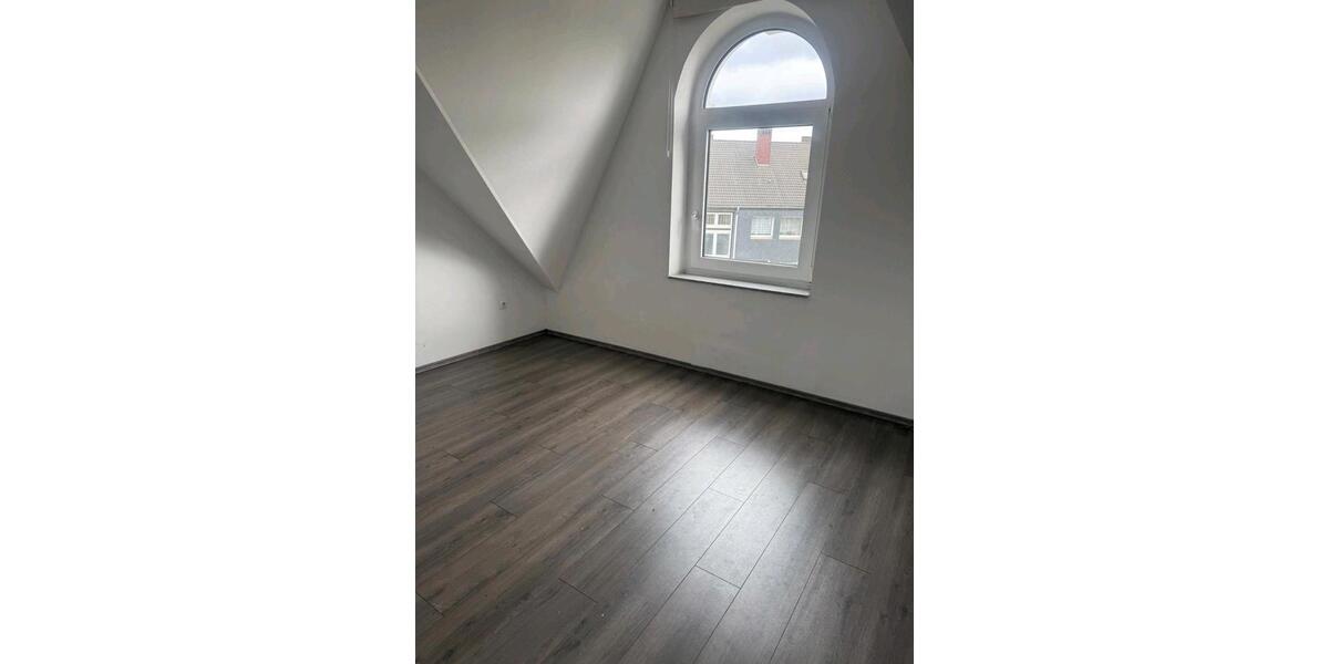 Dachgeschoßwohnung Duisburg Mittelmeiderich - 2 Zimmer, 80 m&sup2;, 620&euro; | Angebot:25919999