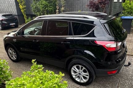 Ford Kuga 132.000 km 9.700 &euro; Duisburg 47167