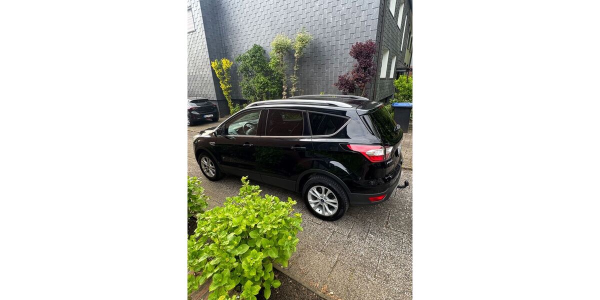 Ford Kuga 132.000 km 9.700 &euro; Duisburg 47167