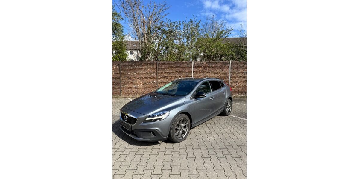 Volvo V40 Cross Country 127.000 km 15.100 &euro; Essen 45314