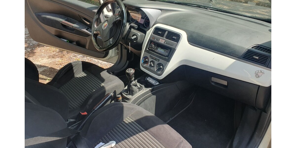 Fiat Grande Punto 149.000 km 6.900 &euro; Solingen 42651