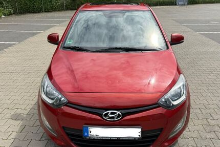 Hyundai i20 64.072 km 7.390 &euro; Duisburg 47167