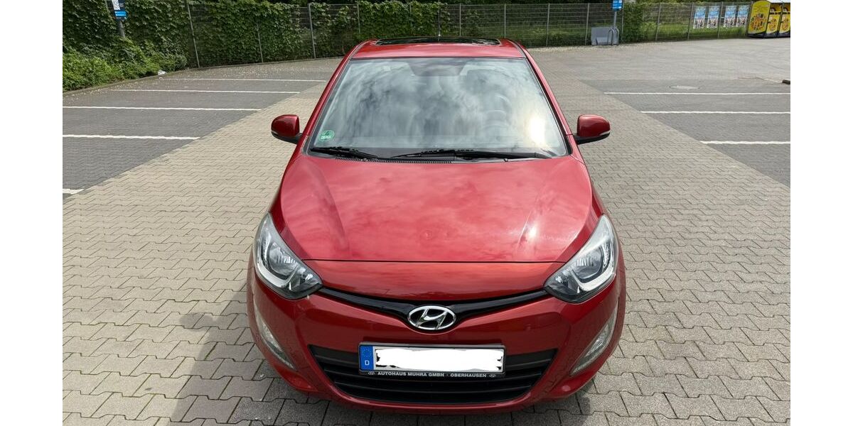 Hyundai i20 64.072 km 7.390 &euro; Duisburg 47167
