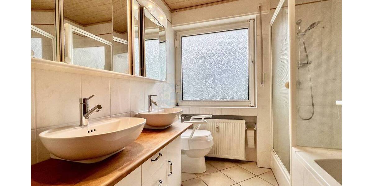 Etagenwohnung Essen Burgaltendorf - 6 Zimmer, 197 m&sup2;, 570.000&euro; | Angebot:26053311