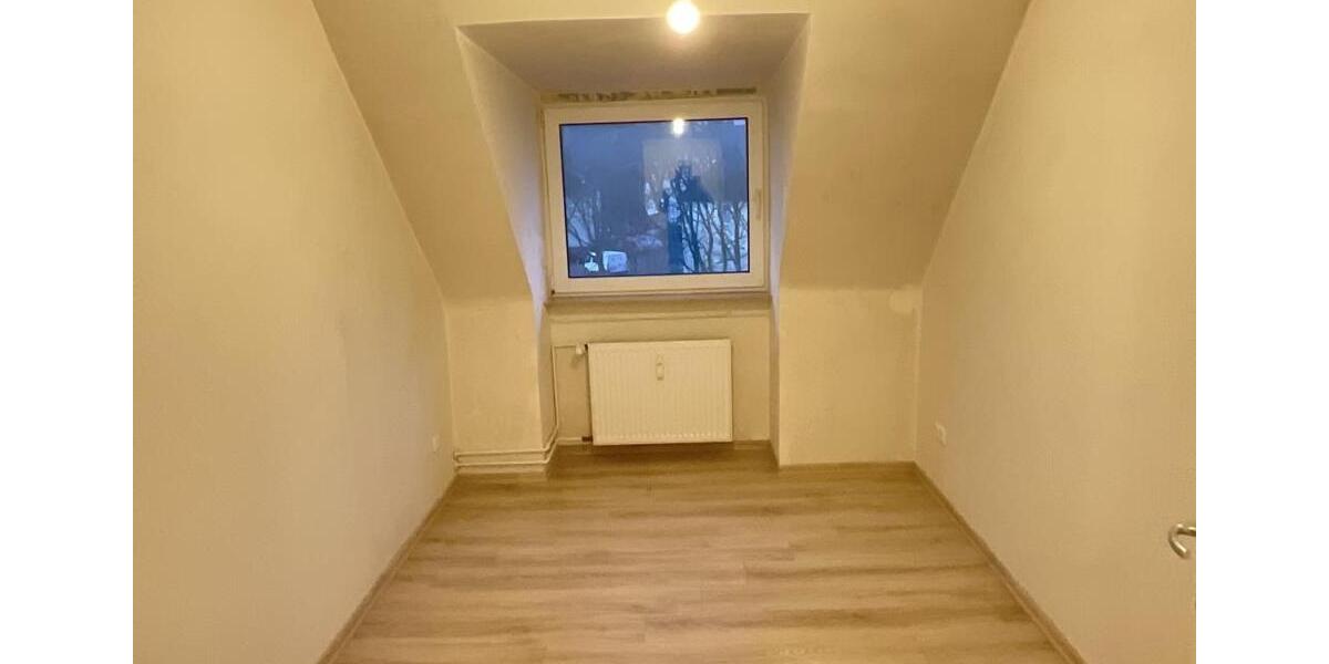 Dachgeschoßwohnung Duisburg Mittelmeiderich - 3 Zimmer, 73 m&sup2;, 619&euro; | Angebot:25722238