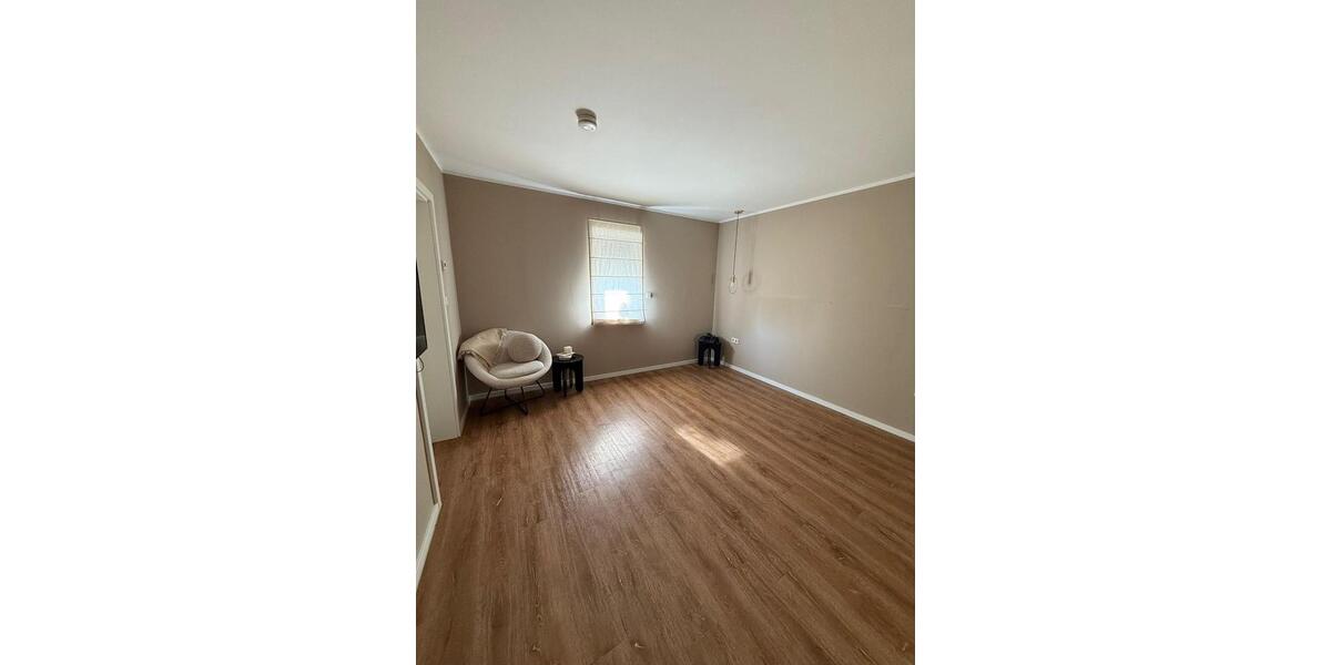 Bungalow Solingen Mitte - 4 Zimmer, 170 m&sup2;, 2.100&euro; | Angebot:27569773