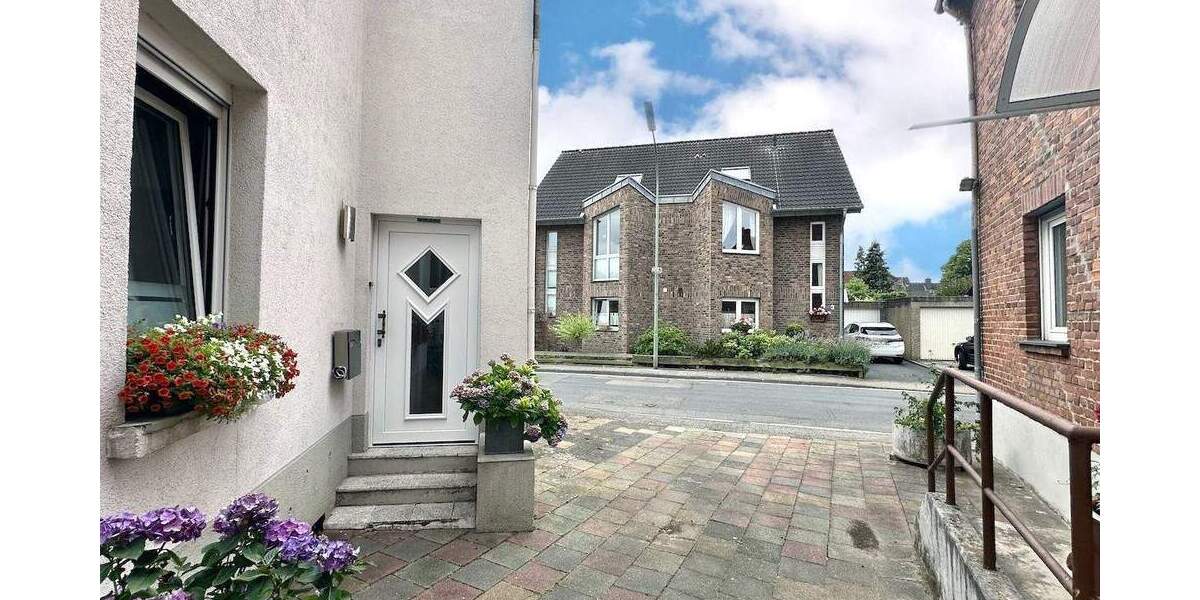 Einfamilienhaus Neuss Norf - 8 Zimmer, 210 m&sup2;, 419.000&euro; | Angebot:25687677