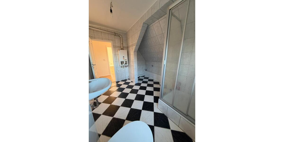 Dachgeschoßwohnung Remscheid Lüttringhausen - 2 Zimmer, 63 m&sup2;, 500&euro; | Angebot:25994220