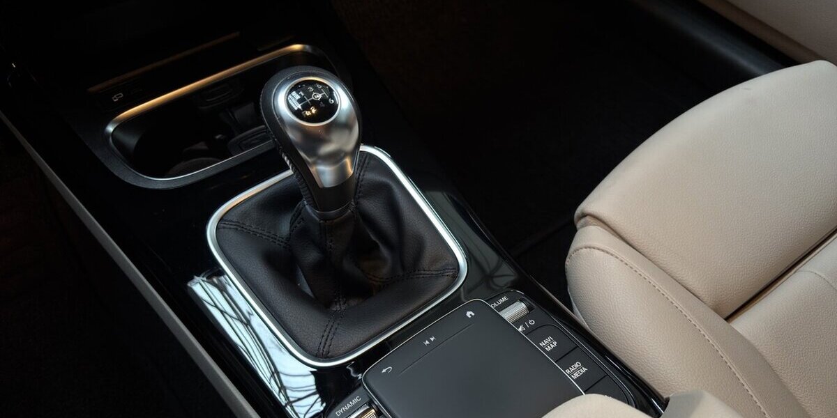 Mercedes-Benz CLA 180 Shooting Brake Leder Navi Kamera 1.Hd 108.430 km 18.900 &euro; Wuppertal 42327