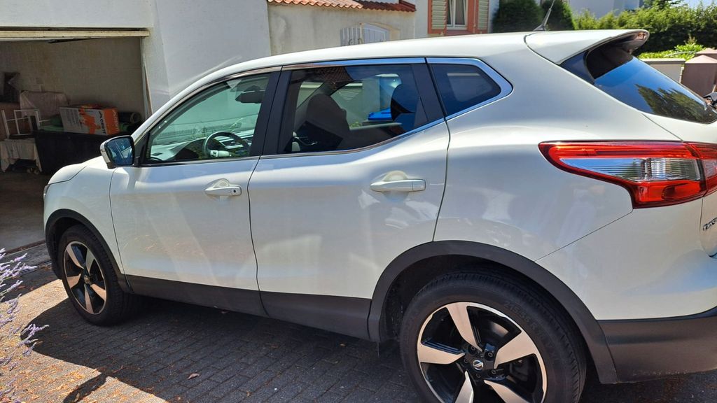 Nissan Qashqai 104.574 km 9.800 &euro; Wuppertal 42285