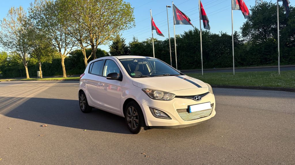 Hyundai i20 82.408 km 7.300 &euro; Düsseldorf 40472