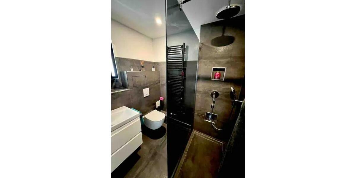 Etagenwohnung Neuss - 2 Zimmer, 70 m&sup2;, 1.300&euro; | Angebot:25961178