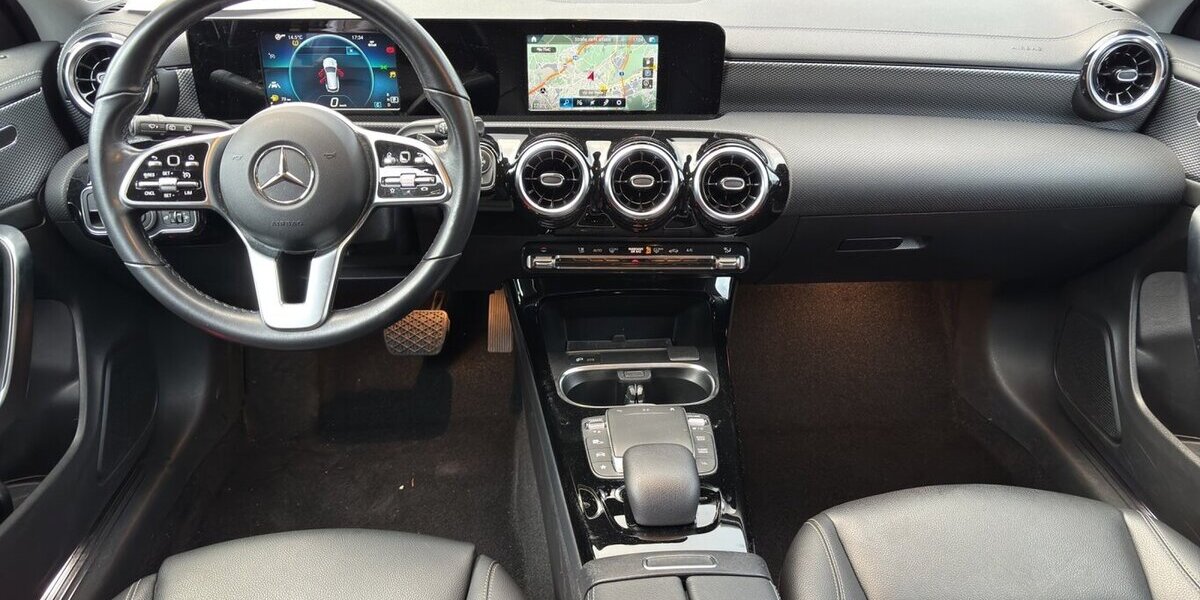 Mercedes-Benz CLA 180 Shooting Brake d Autom.MBUX AHK 152.593 km 11.400 &euro; Wuppertal 42327