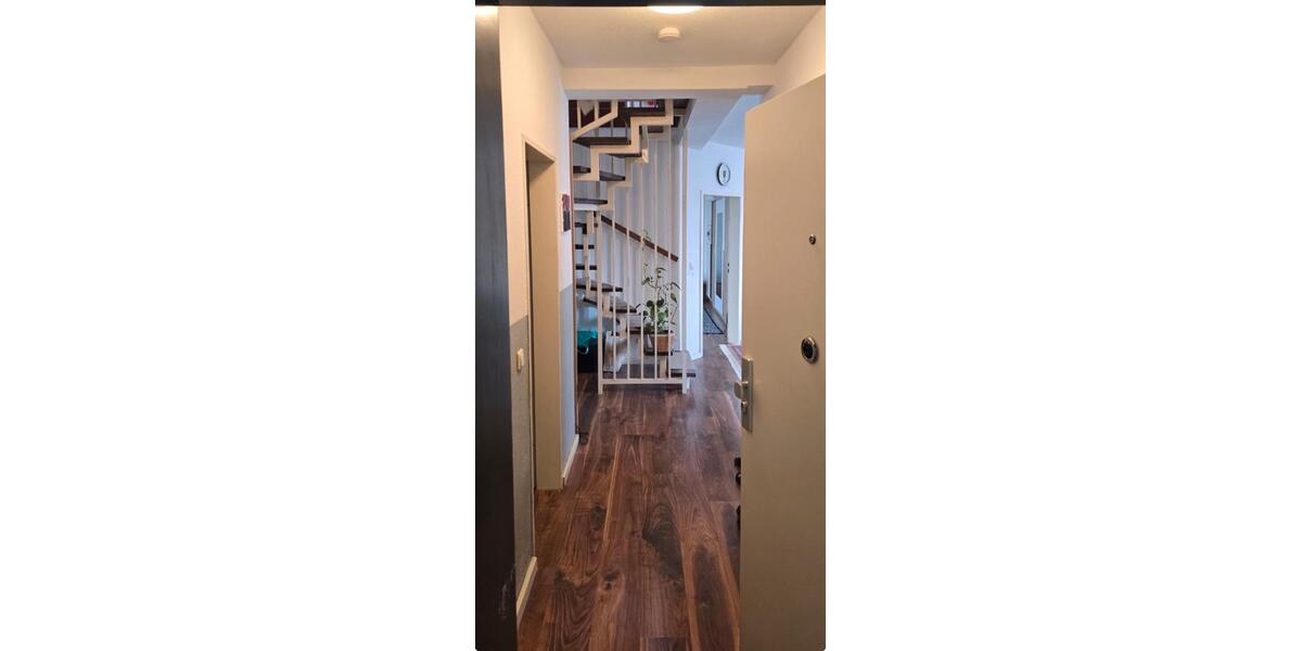 Etagenwohnung Duisburg Hamborn - 6 Zimmer, 140 m&sup2;, 1.250&euro; | Angebot:27551003