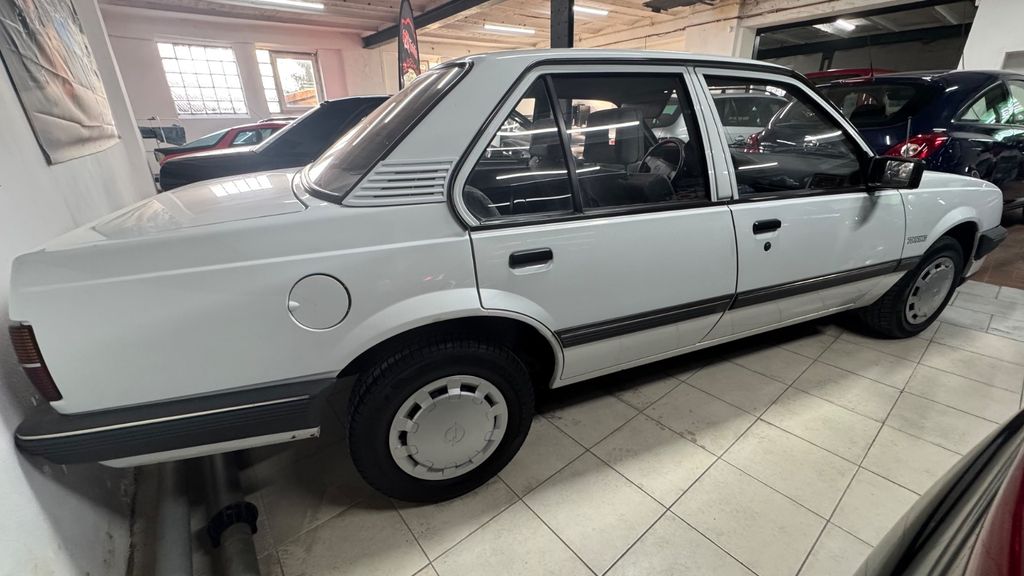 Opel Ascona 49.000 km 5.990 &euro; Oberhausen 46119