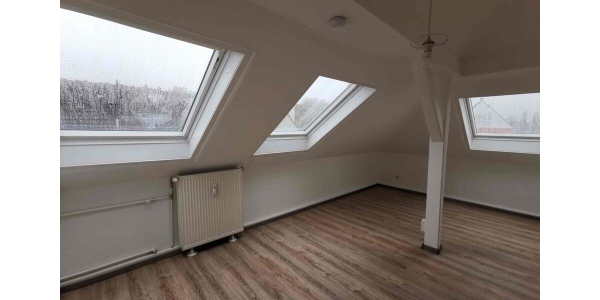 Dachgeschoßwohnung Wuppertal Gemarkung Barmen - 6 Zimmer, 120 m&sup2;, 900&euro; | Angebot:25283149