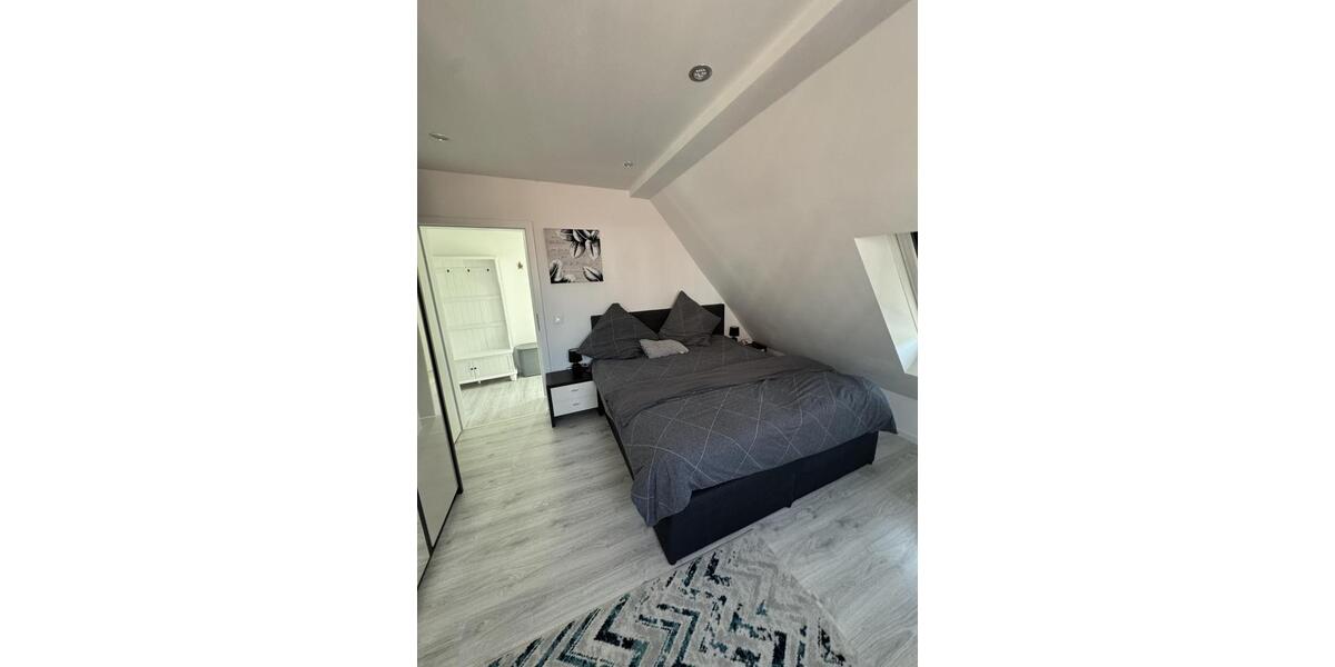 Dachgeschoßwohnung Düsseldorf Stadtbezirk 5 - 2 Zimmer, 80 m&sup2;, 1.400&euro; | Angebot:26479425