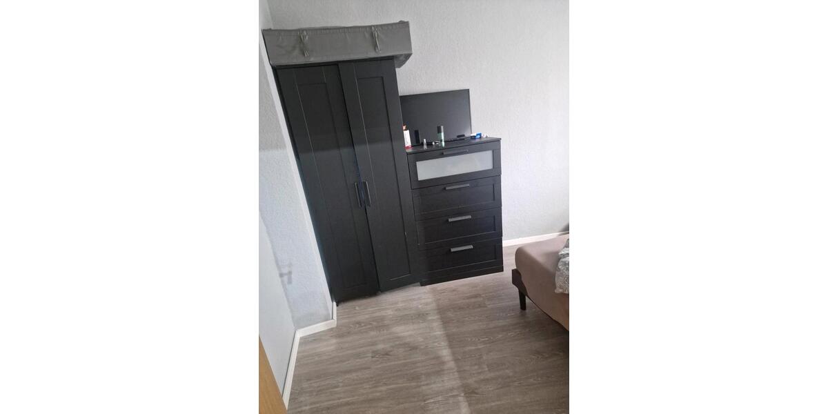 Etagenwohnung Düsseldorf Oberbilk - 1 Zimmer, 70 m&sup2;, 600&euro; | Angebot:27579950