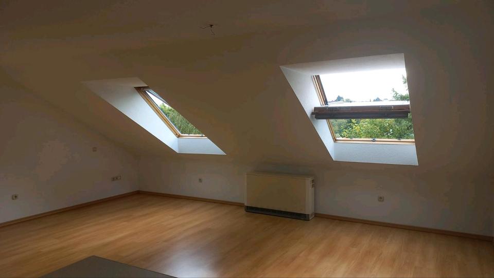 Dachgeschoßwohnung Solingen Höhscheid - 1 Zimmer, 36 m&sup2;, 400&euro; | Angebot:27543473