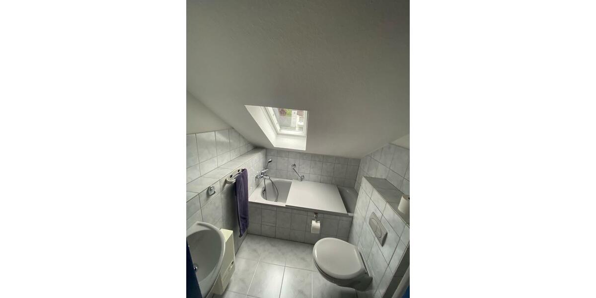 Dachgeschoßwohnung Wermelskirchen - 2 Zimmer, 35 m&sup2;, 350&euro; | Angebot:25850356