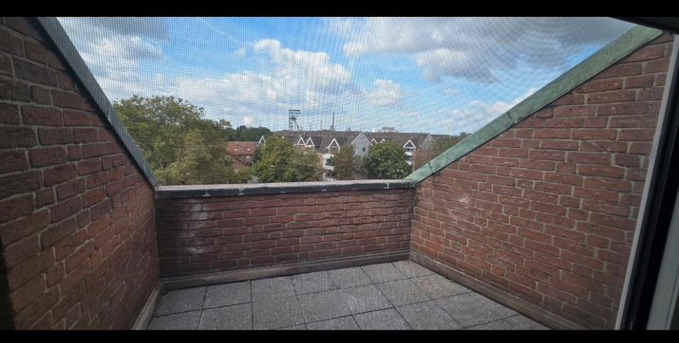 Etagenwohnung Duisburg Hamborn - 6 Zimmer, 140 m&sup2;, 1.250&euro; | Angebot:27551003