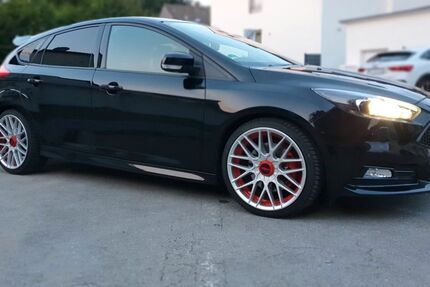 Ford Focus 194.000 km 10.699 &euro; Haan 42781