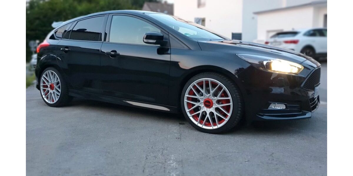 Ford Focus 194.000 km 10.699 &euro; Haan 42781